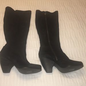 MAXSTUDIO black boots new never worn size 8